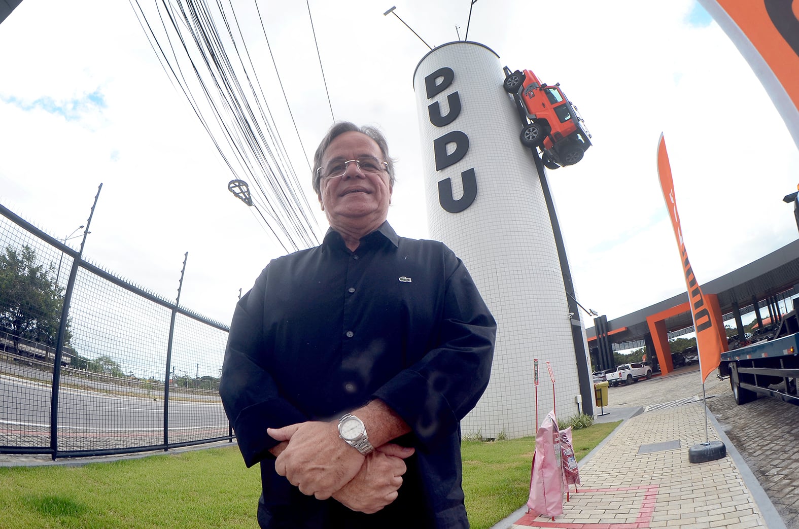 Empresário fala sobre venda de carros