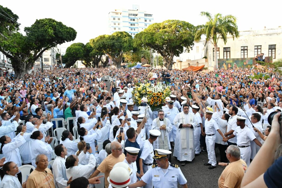 Centenas de fiéis participam de missa de Nossa Senhora da Apresentação | Foto: Alex Régis