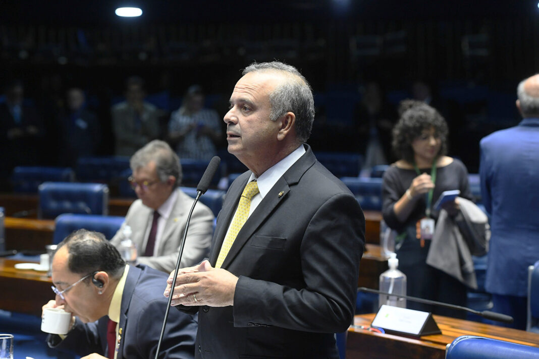 Rogério Marinho discursa sobre a escalada autoritária do PT