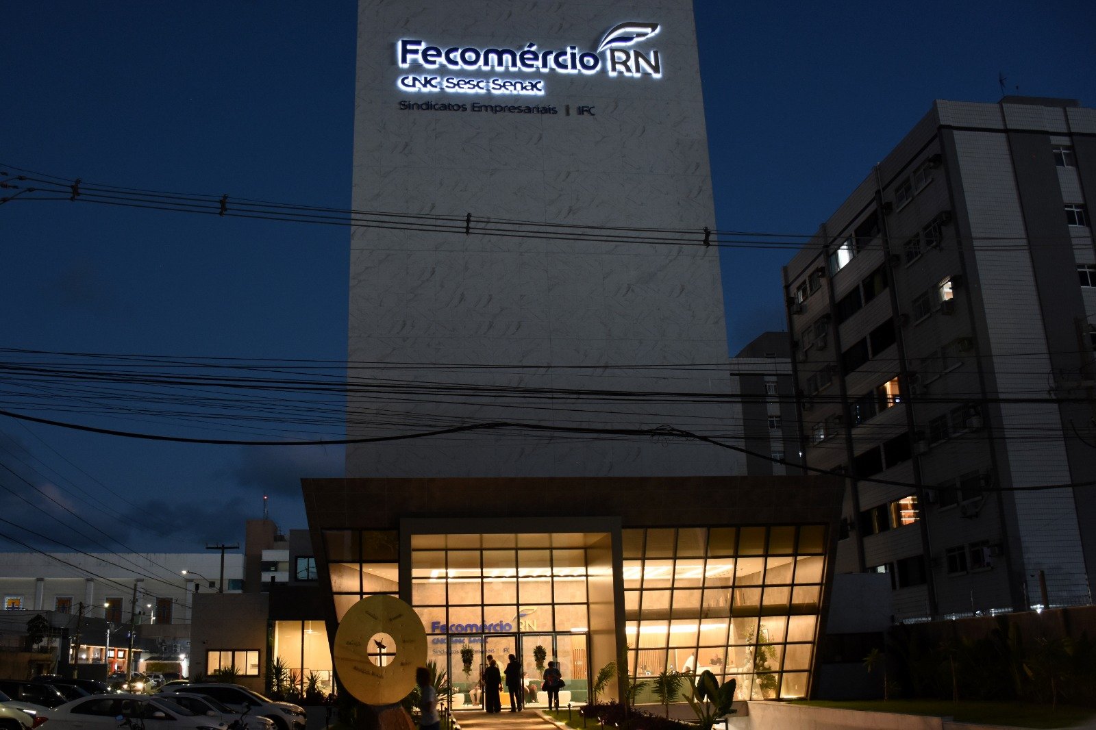 Fecomércio repudia invasão ao Queiroz Atacadão em Natal e cobra segurança