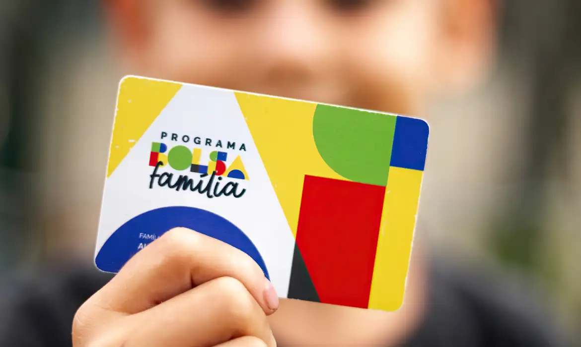 Bolsa Família: antes de Lula anunciar reajuste, valor mínimo estava em R$ 600 desde agosto de 2022 - Tribuna do Norte