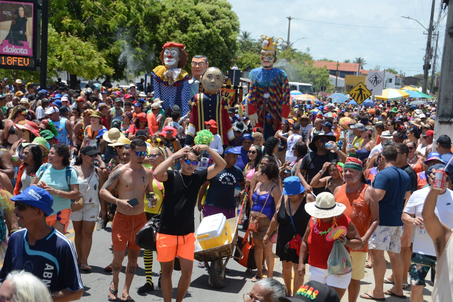 Bloco Baiacu na Vara reúne multidão no encerramento do Carnaval de Natal