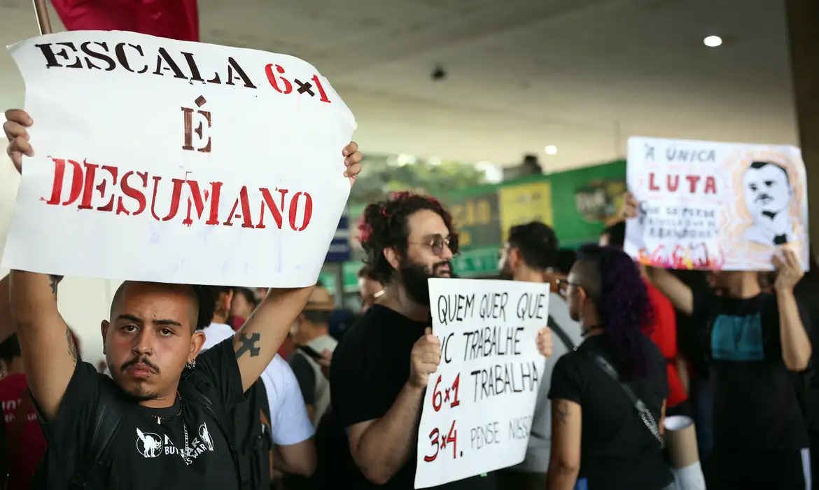 Oito em cada 10 brasileiros de até 40 anos defendem fim da escala 6×1