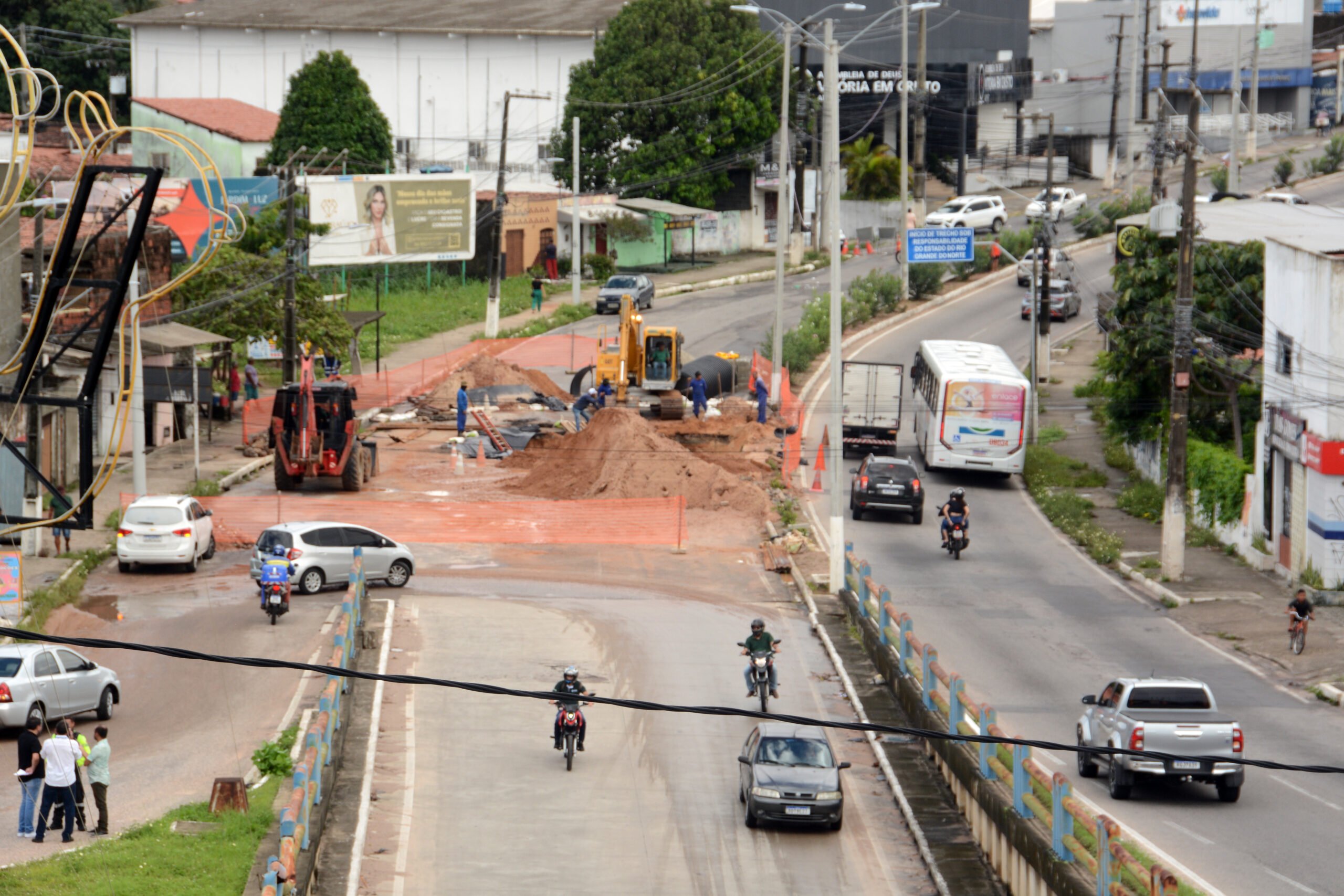 Obra na Avenida João Medeiros Filho. Foto: Magnus Nascimento/TN