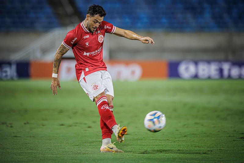 Lucas Mendes foi expulso na derrota para o ABC e também desfalca o América. Foto: Gabriel Leite/América FC