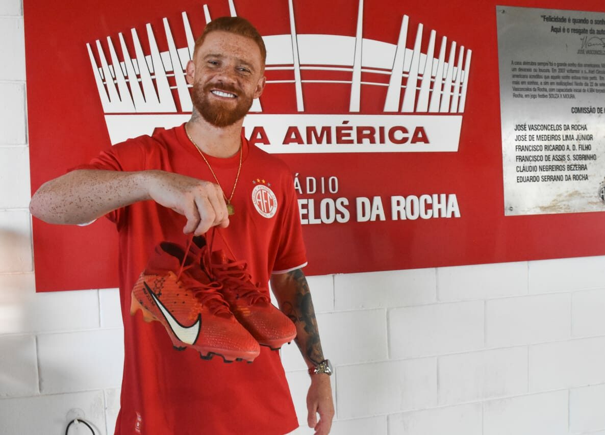 ENTREVISTA: A eterna gratidão a Souza, que resolveu parar com o futebol