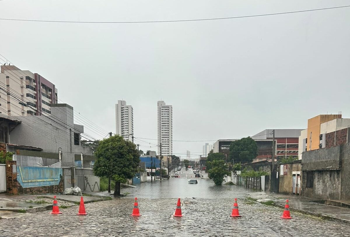 A Rua Dr. José Gonçalves foi impactada pelas fortes chuvas. Foto: Tribuna do Norte