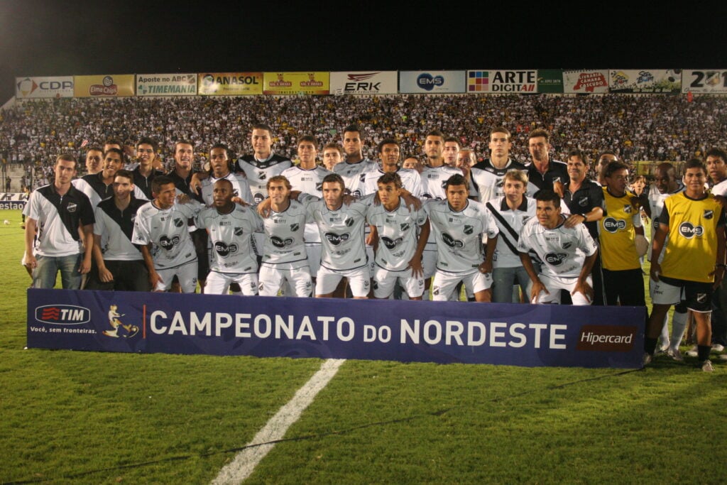 Elenco do ABC que chegou a final da Copa do Nordeste em 2010. Foto: Emanuel Amaral/Arquivo TN