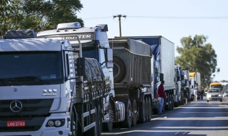 Caminhoneiros suspendem greve no RN até domingo e aguardam acordo ...