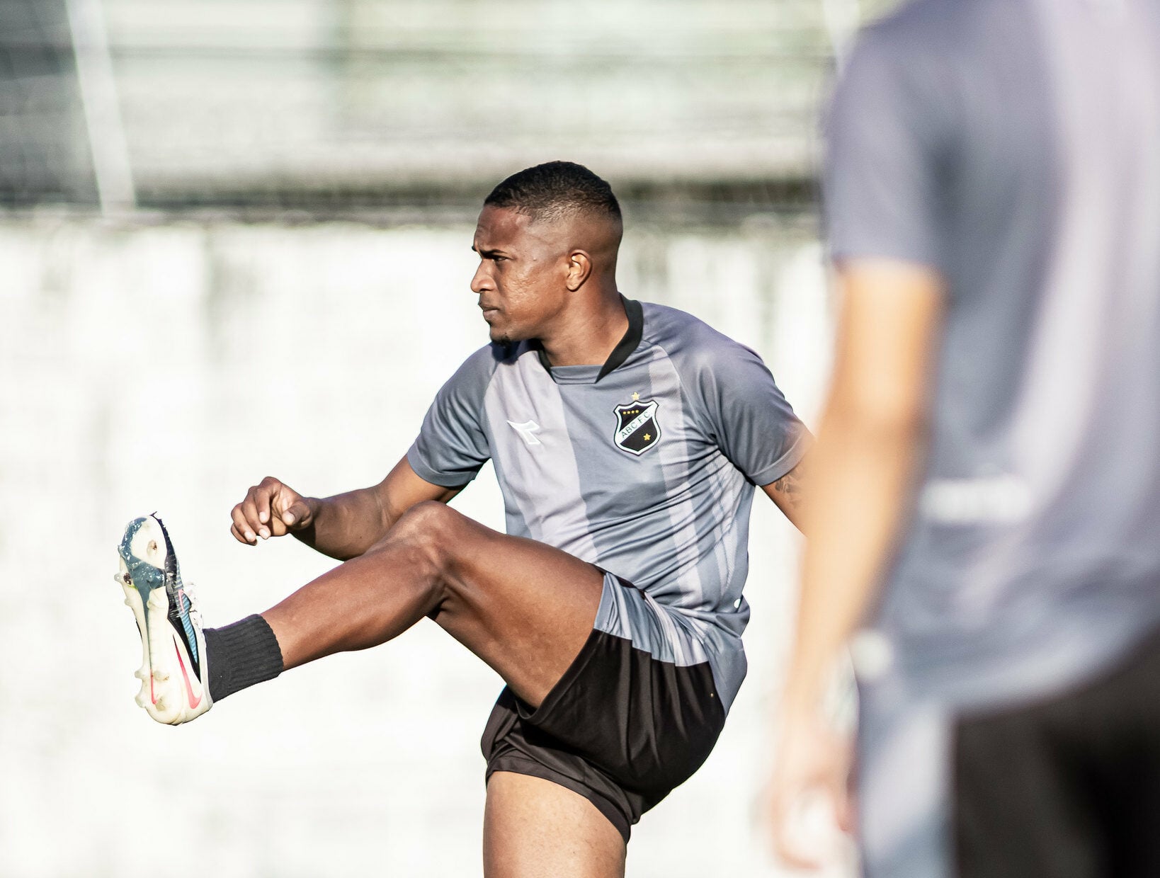 Ramires sentiu dores na coxa direita às vésperas do jogo de ida e foi vetado pelo DM. Foto: Guilherme Drovas/ABC FC