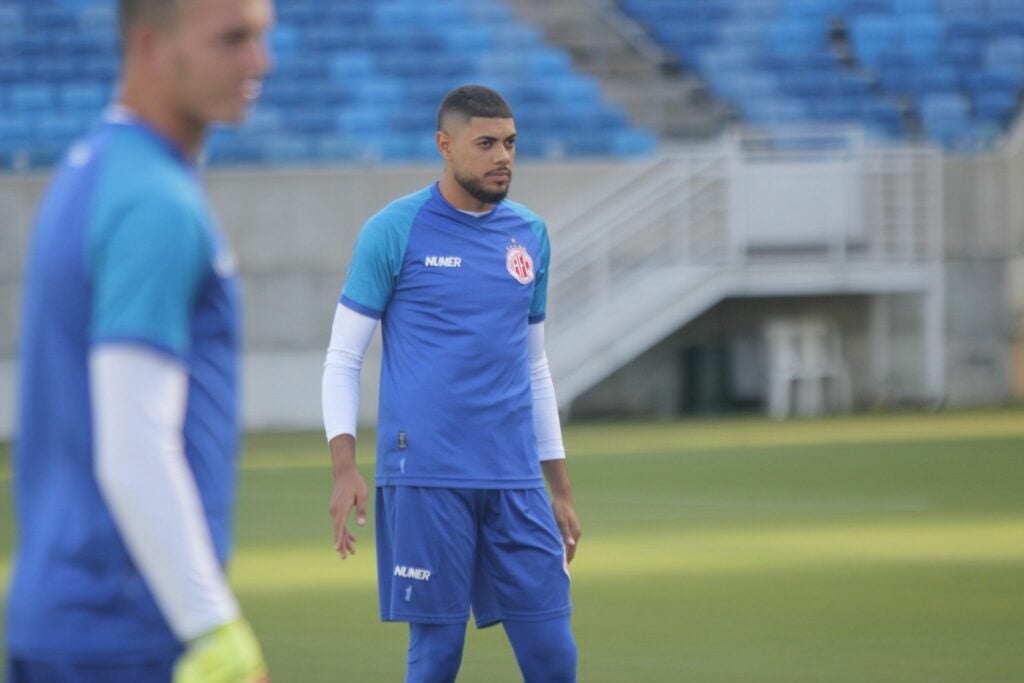 Ewerton defendeu o América entre 2016 e 2023. Ao todo, foram 60 jogos pelo alvirrubro. Foto: Canindé Pereira/América FC