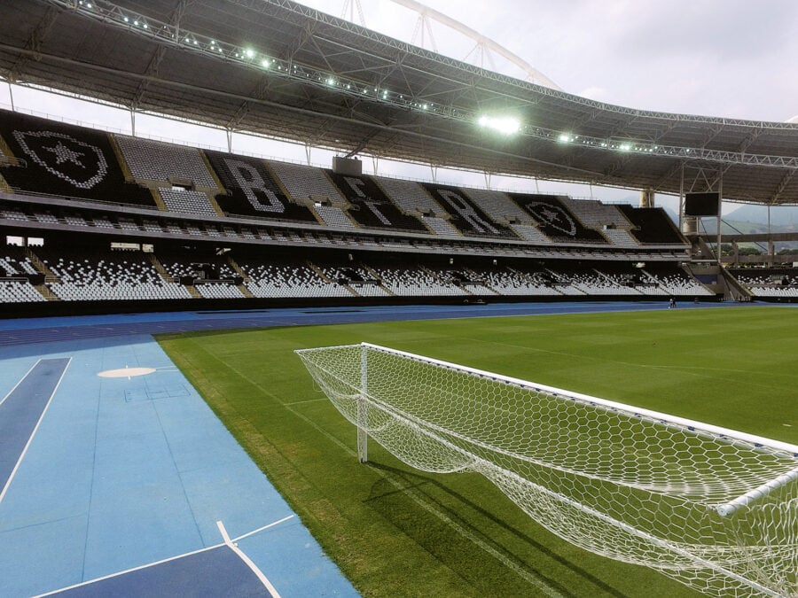 Escalação do Fluminense volta ao centro do debate na temporada