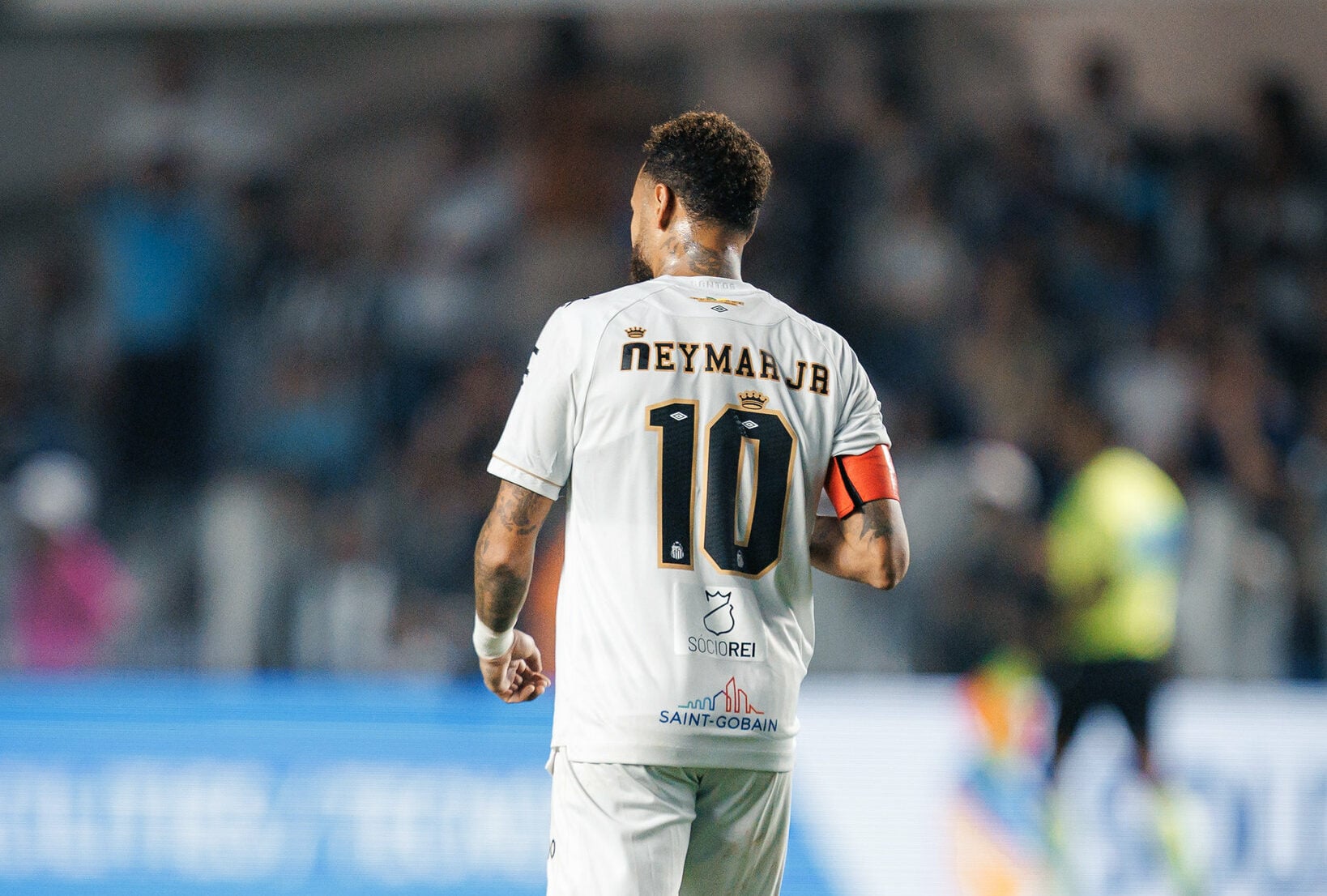 Neymar tem lesão na coxa e desfalca Santos na sequência