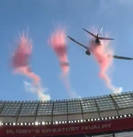 VÍDEO: Jato da Embraer faz voo baixo em estádio da África do Sul e chama atenção do público