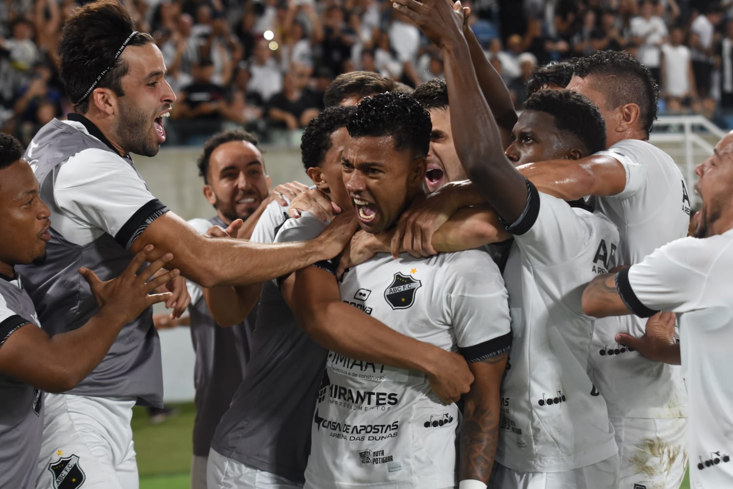 Wallyson marcou o gol da vit&oacute;ria sobre o Nacional, que confirmou o acesso &agrave; S&eacute;rie C. Foto: Adriano Abreu/TN