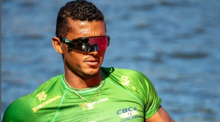 Isaquias Queiroz conquista medalha de ouro no Mundial de Canoagem Isaquias Queiroz conquista medalha de ouro no Mundial de Canoagem